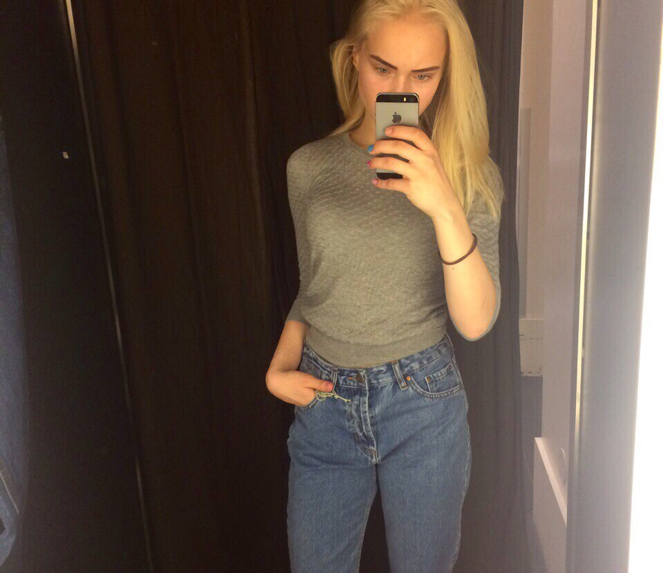 Есения привлекальеная девушка из Зерноград цена от 3000 руб