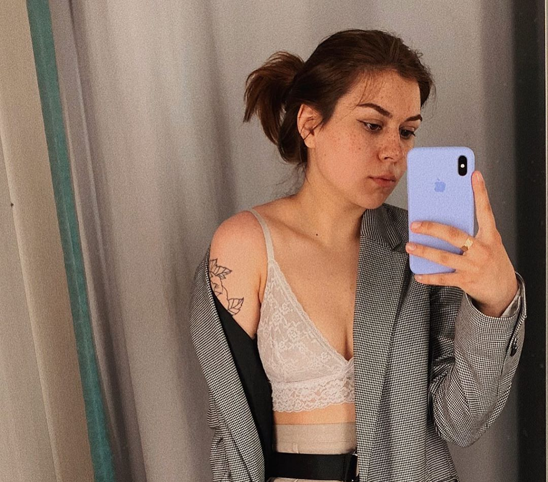 Айза привлекальеная девушка из Зерноград цена от 3500 руб