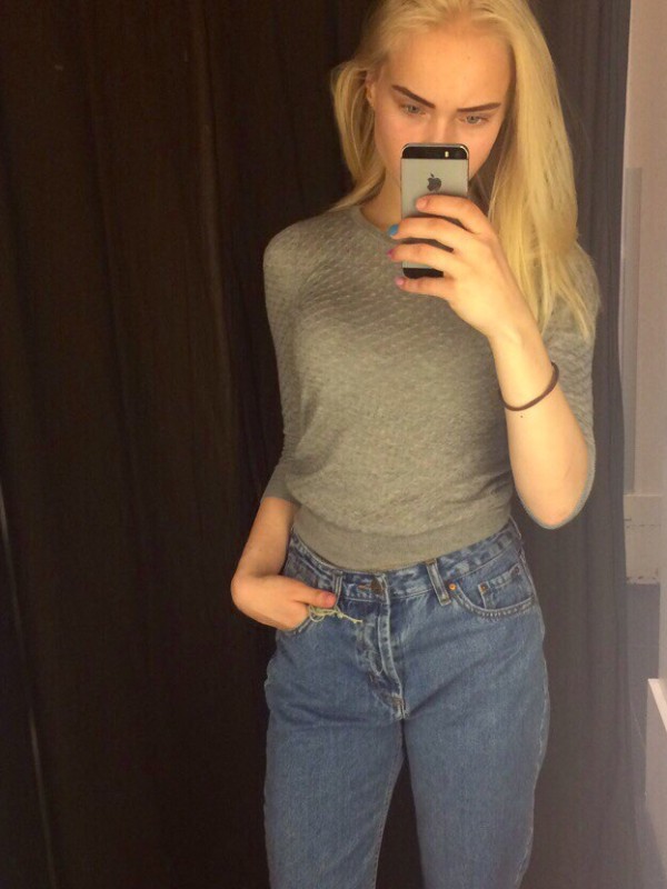 Есения привлекательная девушка из Зерноград цена от 3000 руб