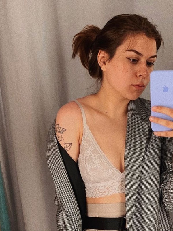 Айза привлекательная девушка из Зерноград цена от 3500 руб