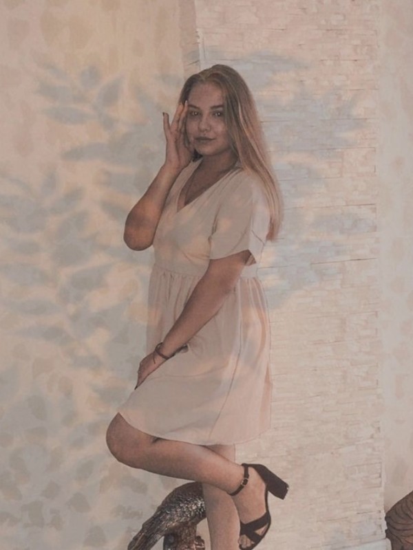 Алевтина привлекательная девушка из Зерноград цена от 3500 руб